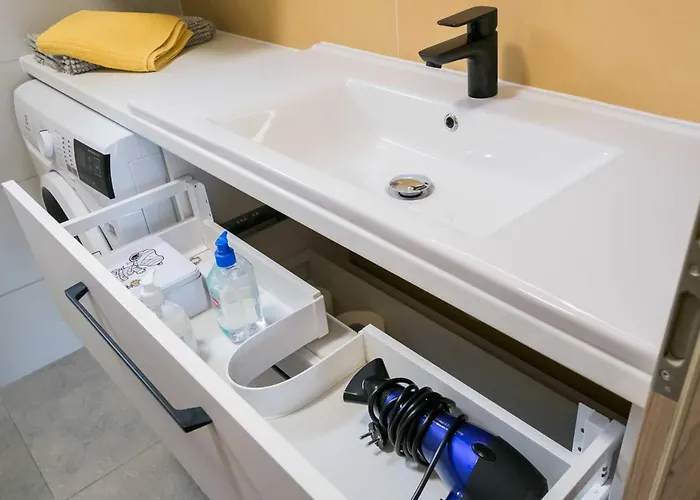 Emmy Haz Willa Badacsonytomaj